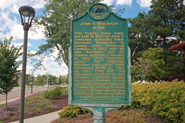 Monument historique Herrmann House mettant en vedette patrimoine historique et signalisation