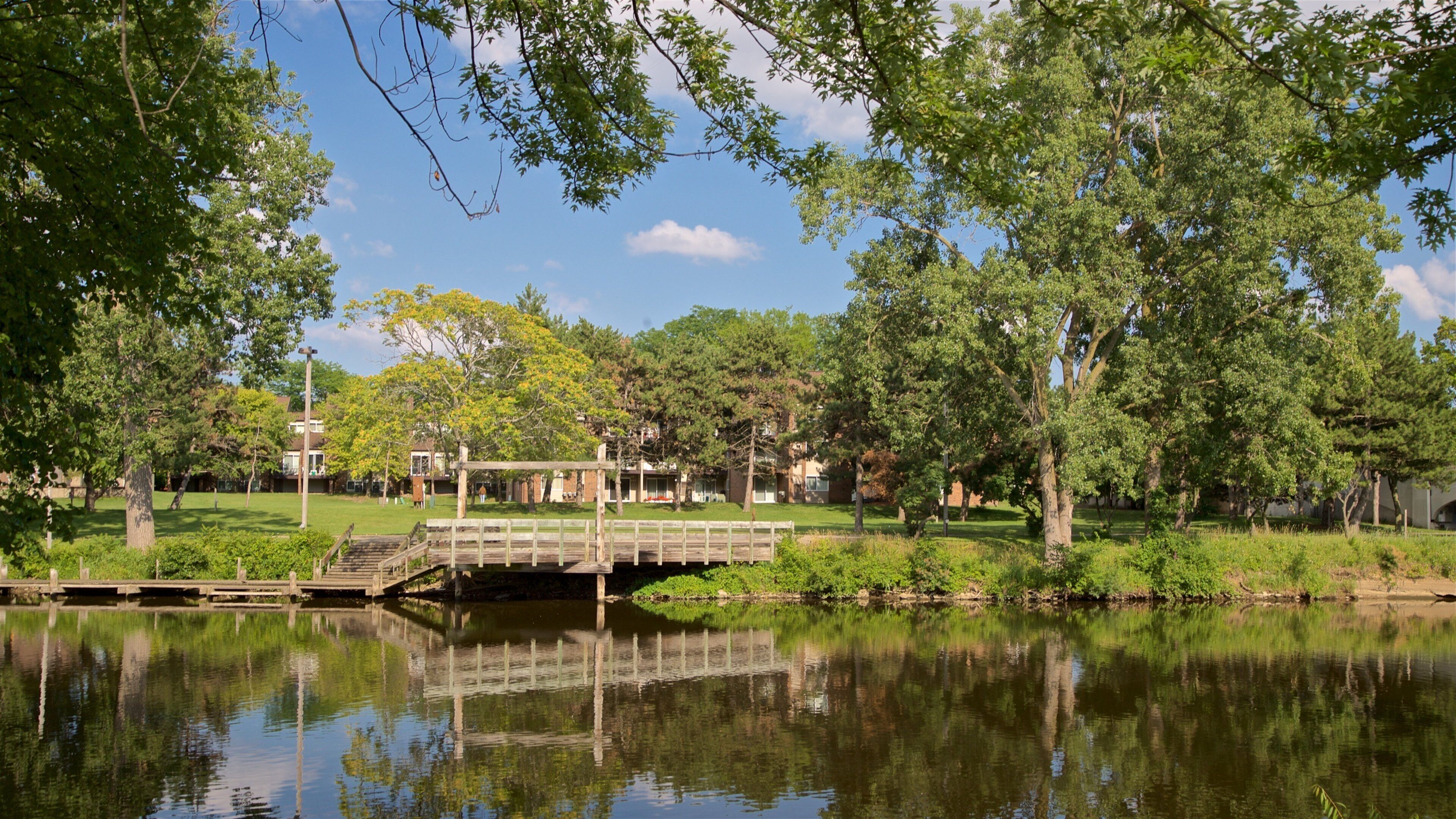 Công viên Ven sông Adado trong đó bao gồm sông lạch