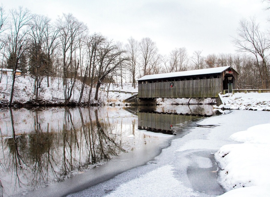 Along the twisty windy roads in the countryside of lowell, MI is this historic covered bridge in Fallasburg Park. Fallasburg Park offers a disc golf course, a variety of stopping points around the Flat River with grills and picnic tables, a lodge great for weddings or banquets, and a couple playgrounds.