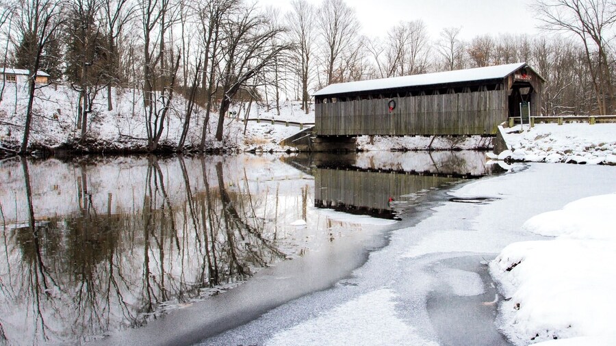 Along the twisty windy roads in the countryside of lowell, MI is this historic covered bridge in Fallasburg Park. Fallasburg Park offers a disc golf course, a variety of stopping points around the Flat River with grills and picnic tables, a lodge great for weddings or banquets, and a couple playgrounds.