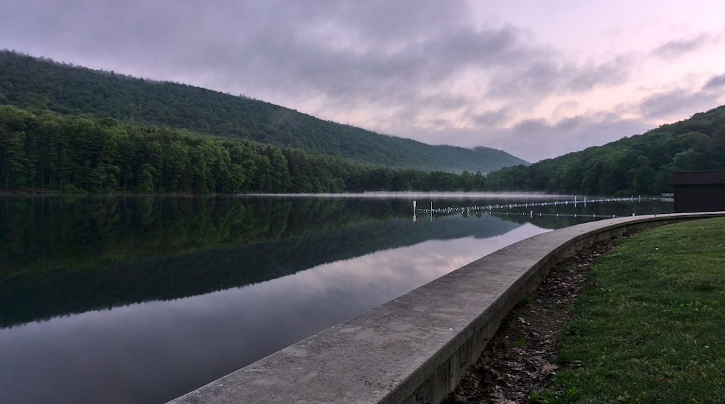 Parque estatal Cowan Lake