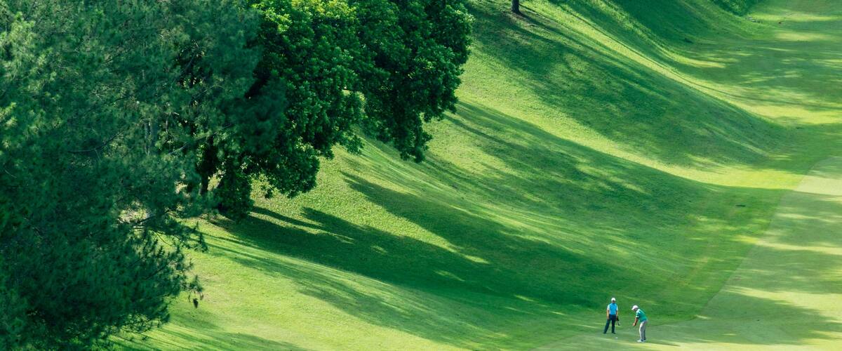 People golfing at Heritage Dago Golf Course