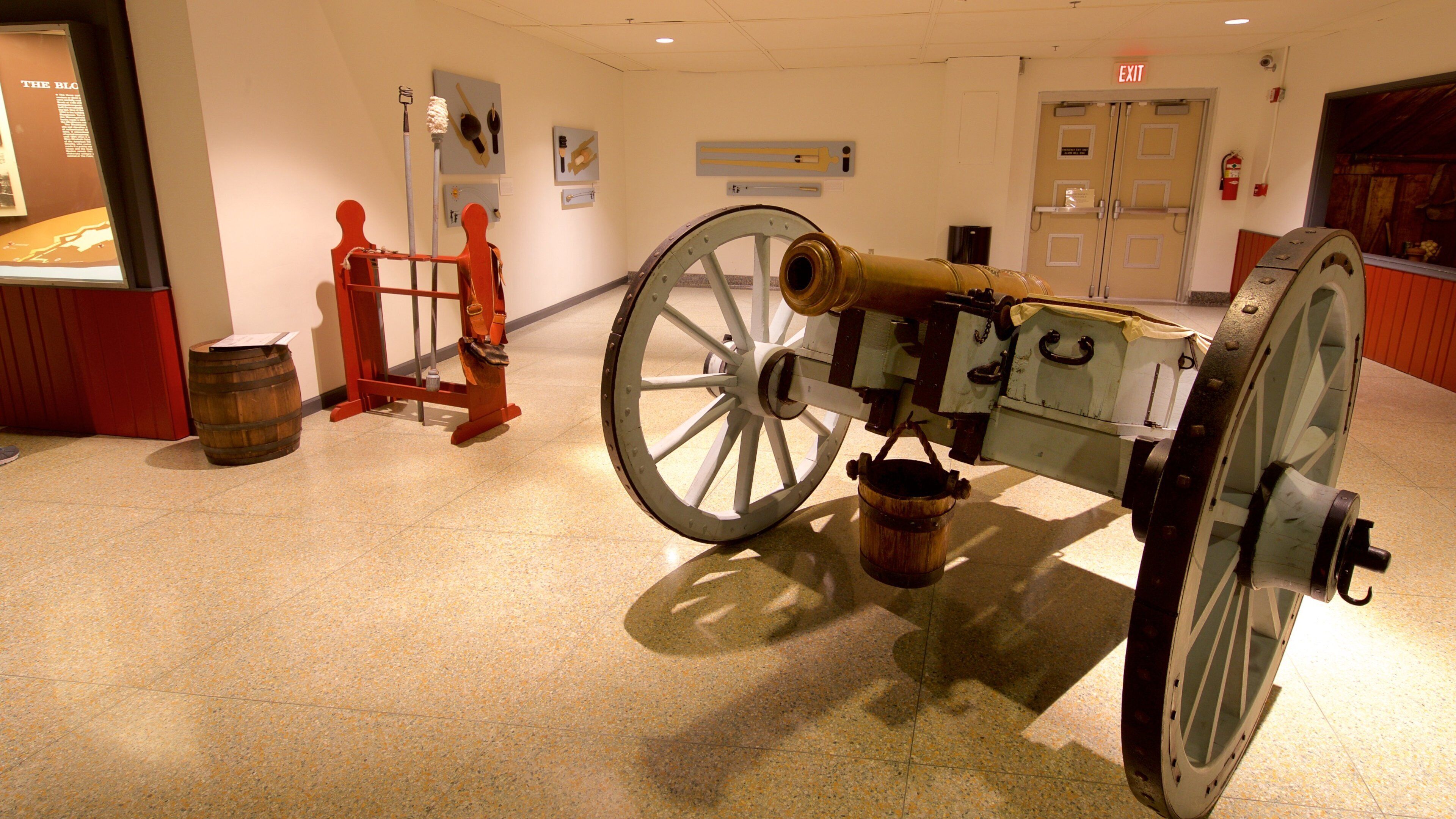 Fort Pitt Museum ofreciendo elementos patrimoniales y vistas de interior