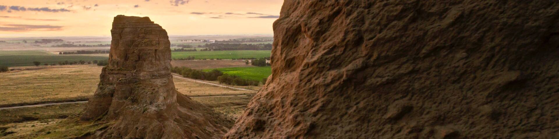 Bridgeport showing a sunset, mountains and landscape views