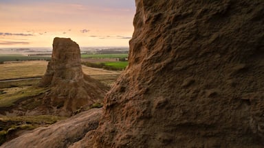 Bridgeport showing a sunset, mountains and landscape views