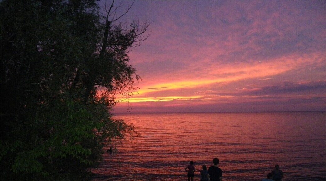 We camped at Four Mile Creek State Park on a visit to Niagara Falls. After setting up the tent, we wandered over just in time to see this amazing sunset over Lake Ontario.
#GoldenHour