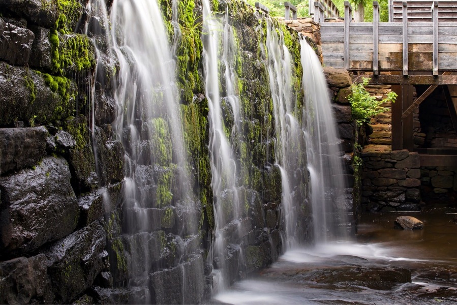 After heavy rains in the area I hoped for more water coming over the wall but nope. Anyway I decided to try and be different, not shoot the same scene as everyone else. Here it is!!!