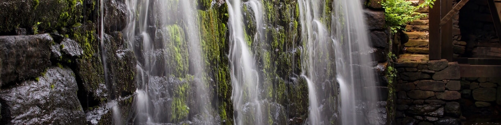 After heavy rains in the area I hoped for more water coming over the wall but nope. Anyway I decided to try and be different, not shoot the same scene as everyone else. Here it is!!!