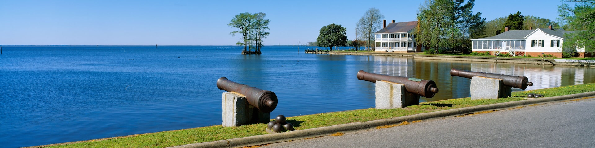 Cannons and Barker House from 1762 overlooking Albemarle Sound, Edenton, North Carolina