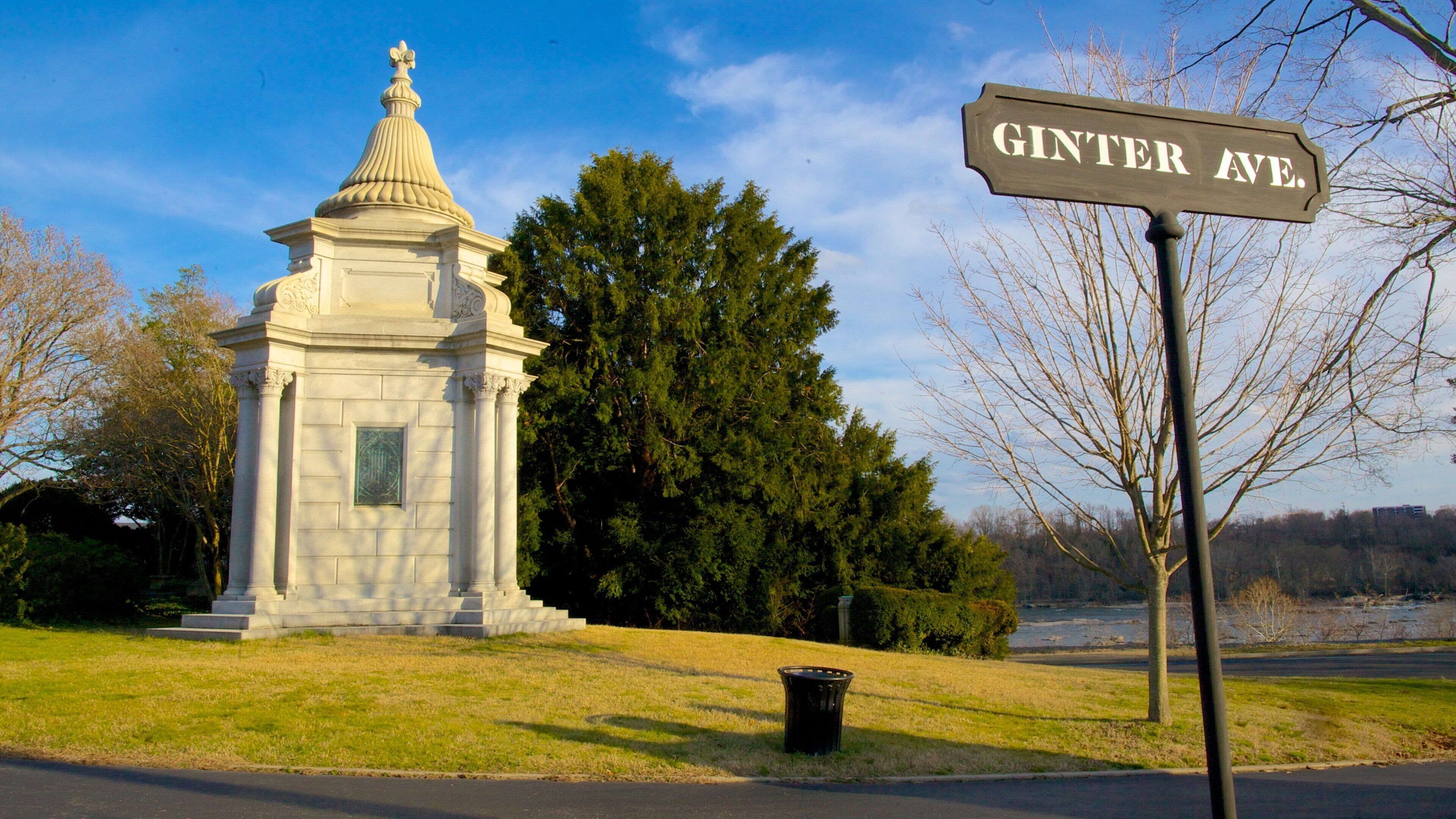 Richmond showing a cemetery and signage