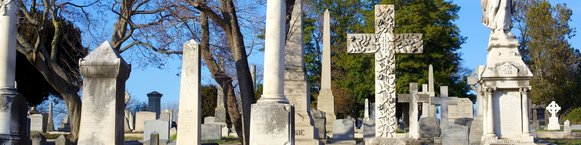 Richmond featuring a cemetery and a memorial