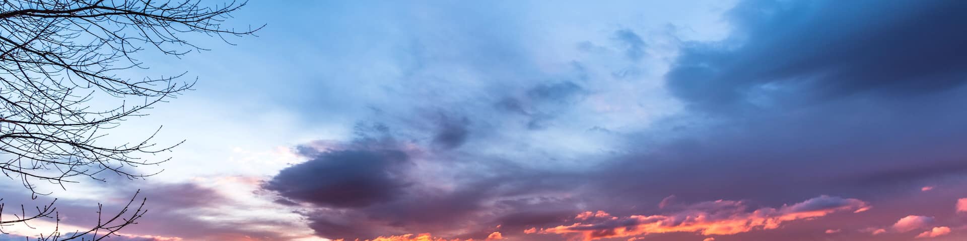 Sunrise from Tunnel Parking Overlook. Shenandoah National Park.