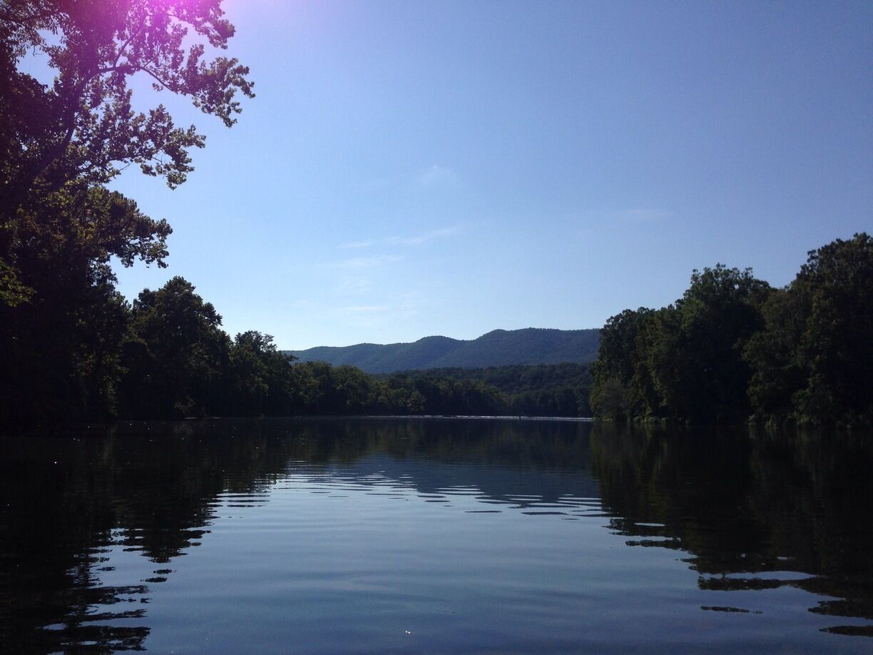 Serene flowing river in Shenandoah valley, ample place to swim, BBQ, picnicking:)