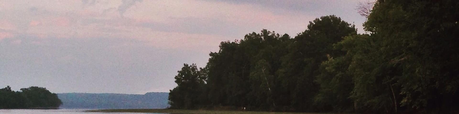 Beautiful quiet spot to stay in cabins and fish!