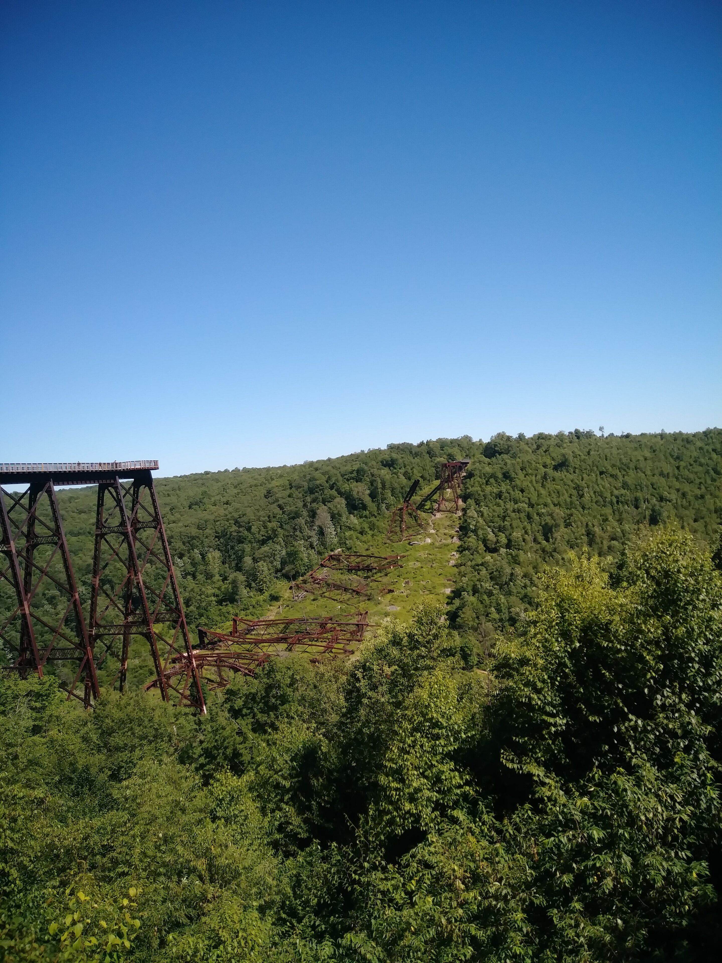 This is kinzua sky walk it is a wonderful place in Pennsylvania it used to go the whole way across but in july of 2003 a tornado came across the area and ripped it in half but u can still walk to the other side using a trail.