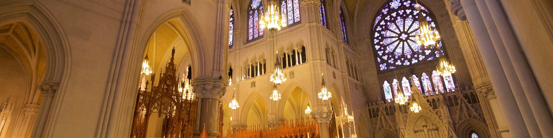 Catedral del Sagrado Corazón ofreciendo vista interna, una iglesia o catedral y elementos patrimoniales