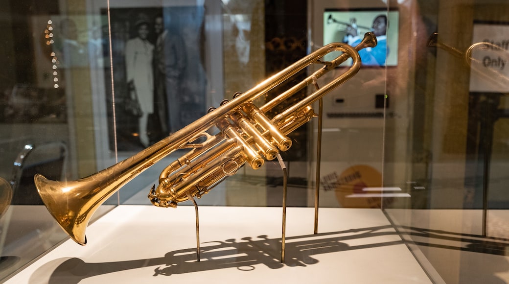 Louis Armstrong House featuring interior views and heritage elements