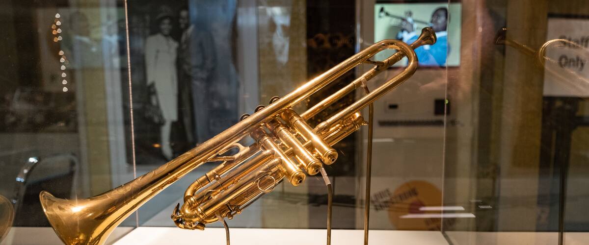 Louis Armstrong House featuring interior views and heritage elements