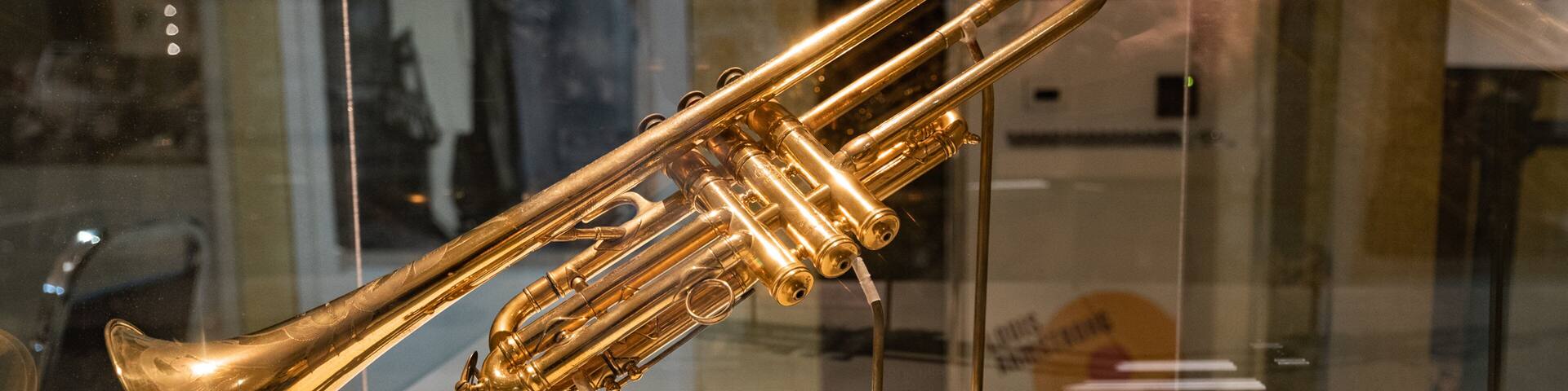 Louis Armstrong House featuring interior views and heritage elements