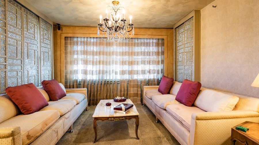 Louis Armstrong House showing heritage elements, a house and interior views