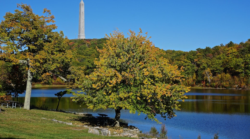 Montague, Sussex County, New Jersey, USA: An obelisk-shaped veterans monument overlooks Lake Marcia surrounded by fall foliage at High Point State Park, the highest elevation in the state.