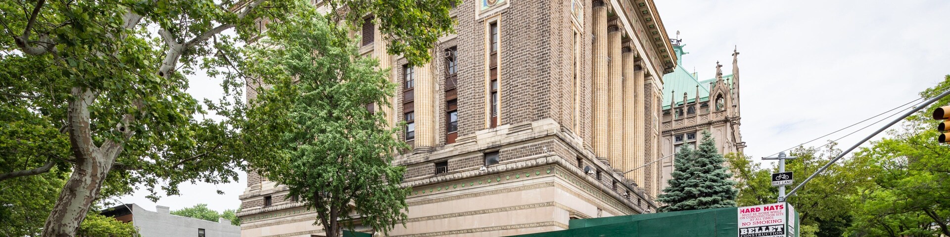 Brooklyn Masonic Temple showing a city