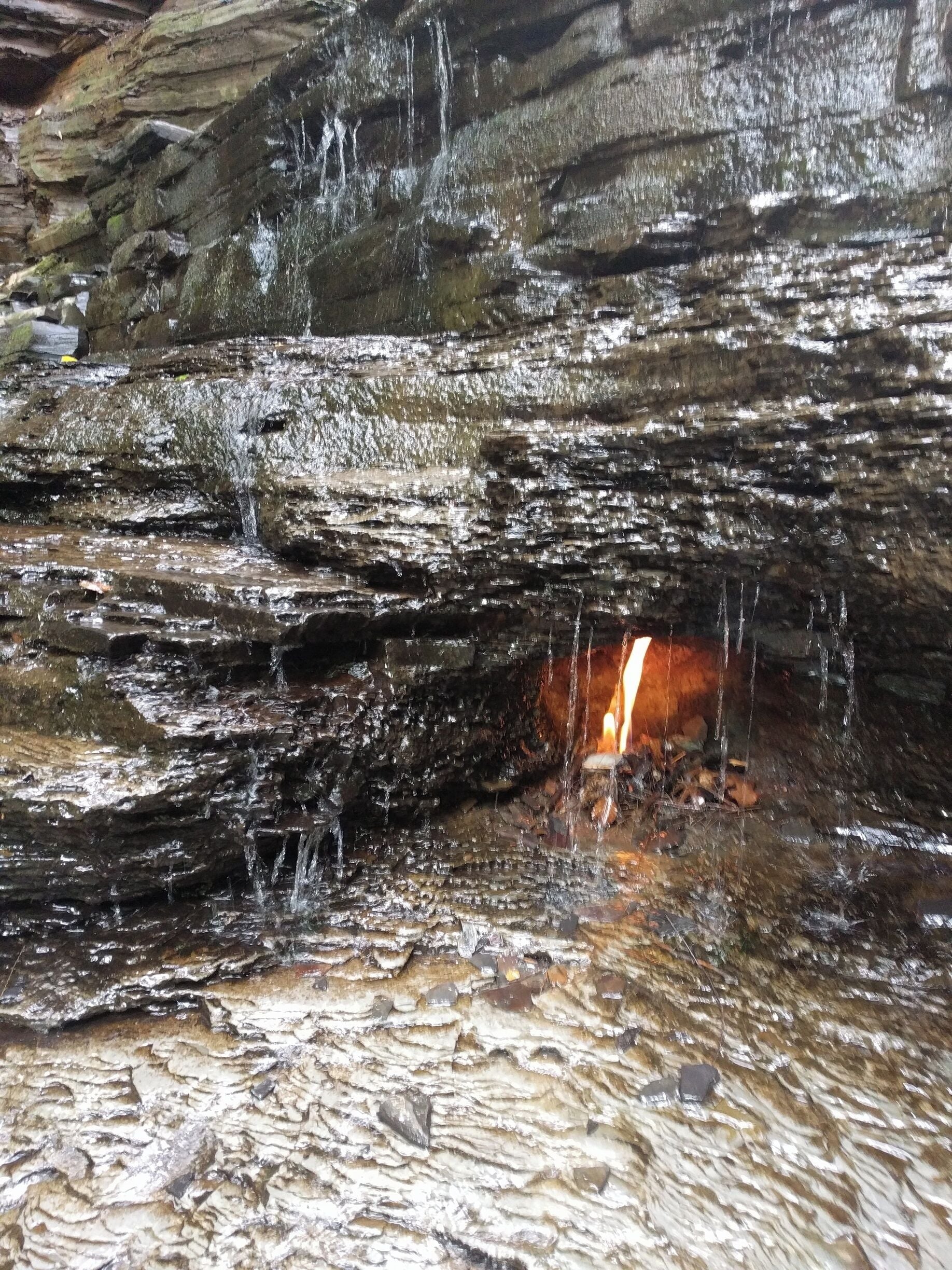 This waterfall has a natural gas leak that can be lit and hold a flame. When I went  the falls was at a trickle because of no rain, this made the hike easy as you often need to cross the riverbed to stay on a trail. A stronger fall would have made for a cool long exposure but I'm happy for dry feet! It's not a long hike but uphill on the way back. This park is well cared for and I enjoyed the silence compared to the other parks we visited. #TakeAHike #NewYorkState