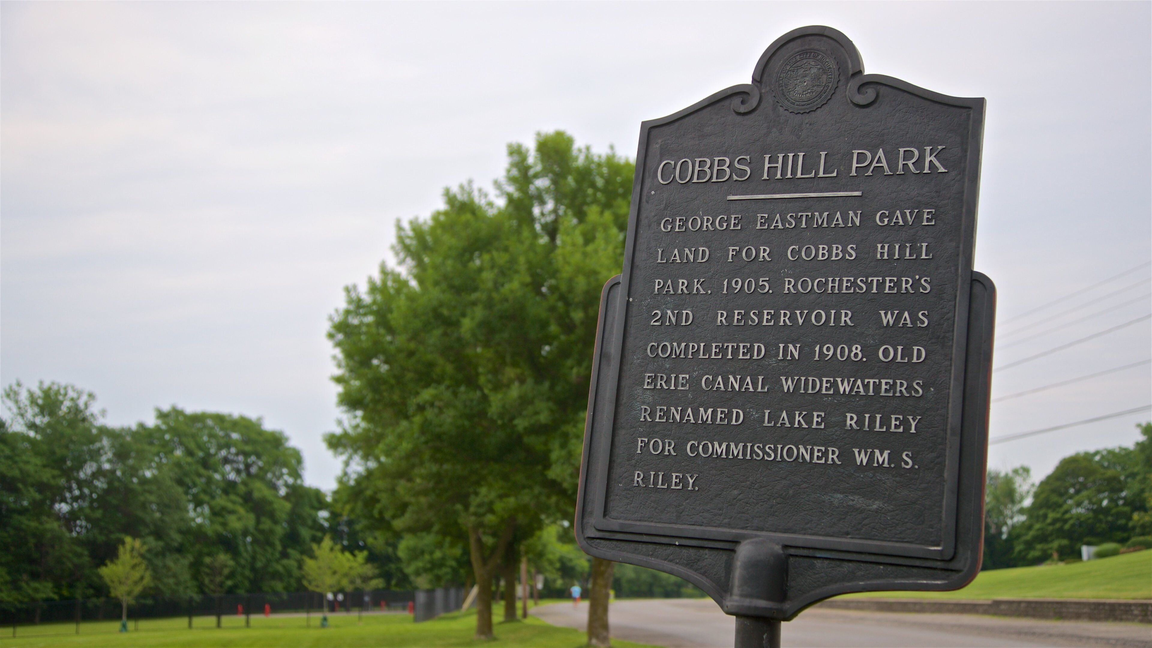 Cobbs Hill Park showing signage