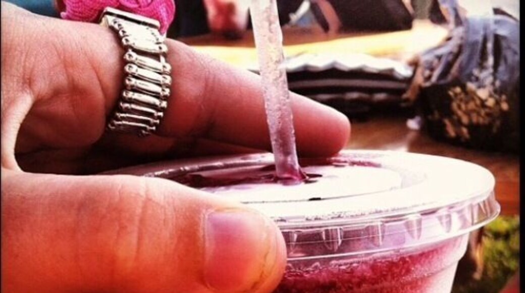 Stop by Americana Winery & Vineyards for a delicious red or white wine slushie! Or go crazy like me and mix them together! #bestofbothworlds #localgem