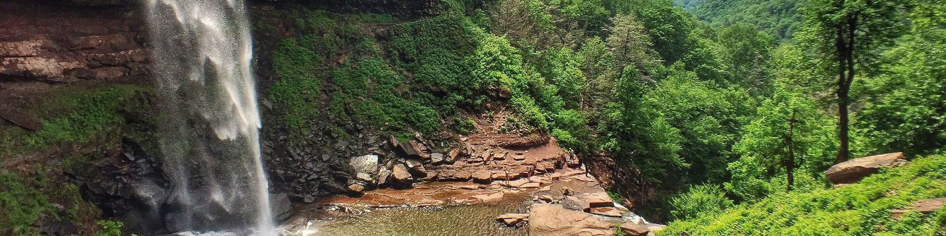 Got to see this waterfall from both the top and the bottom! Kaaterskill Falls is easily reached by a short hike from the road, and a bit more adventurous climbing and #hiking will get you to the pool between the upper and lower falls (pictured here)! #bestof5