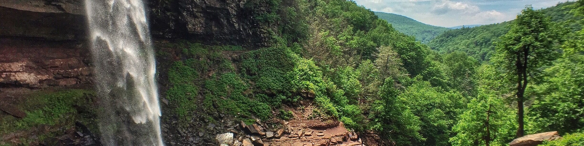 Got to see this waterfall from both the top and the bottom! Kaaterskill Falls is easily reached by a short hike from the road, and a bit more adventurous climbing and #hiking will get you to the pool between the upper and lower falls (pictured here)! #bestof5