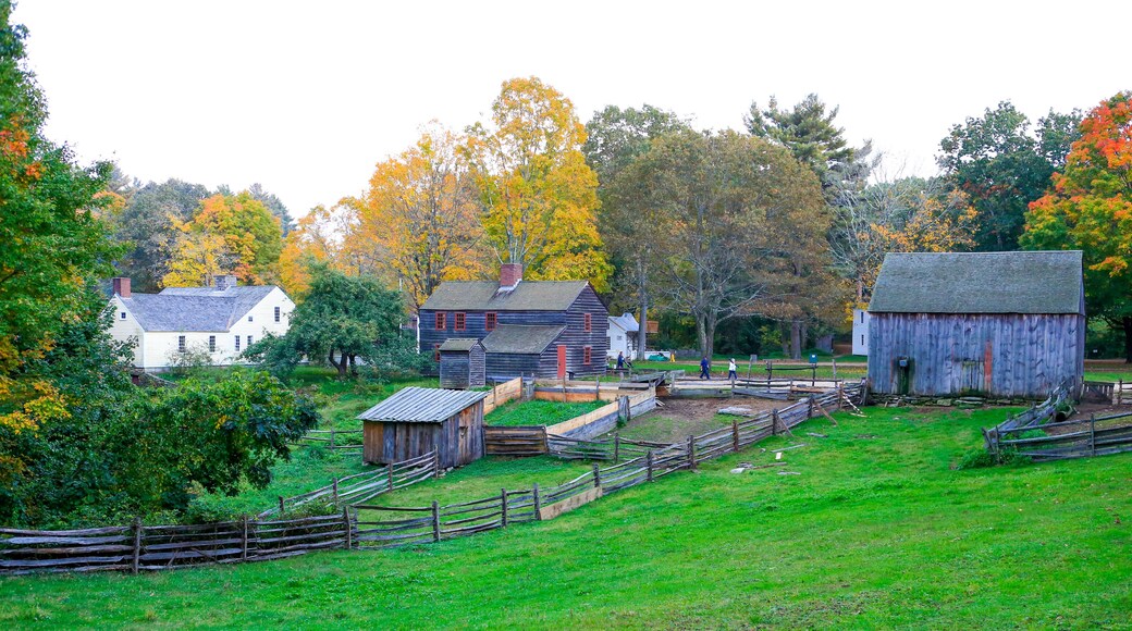 Old Deerfield Village Historic District building
