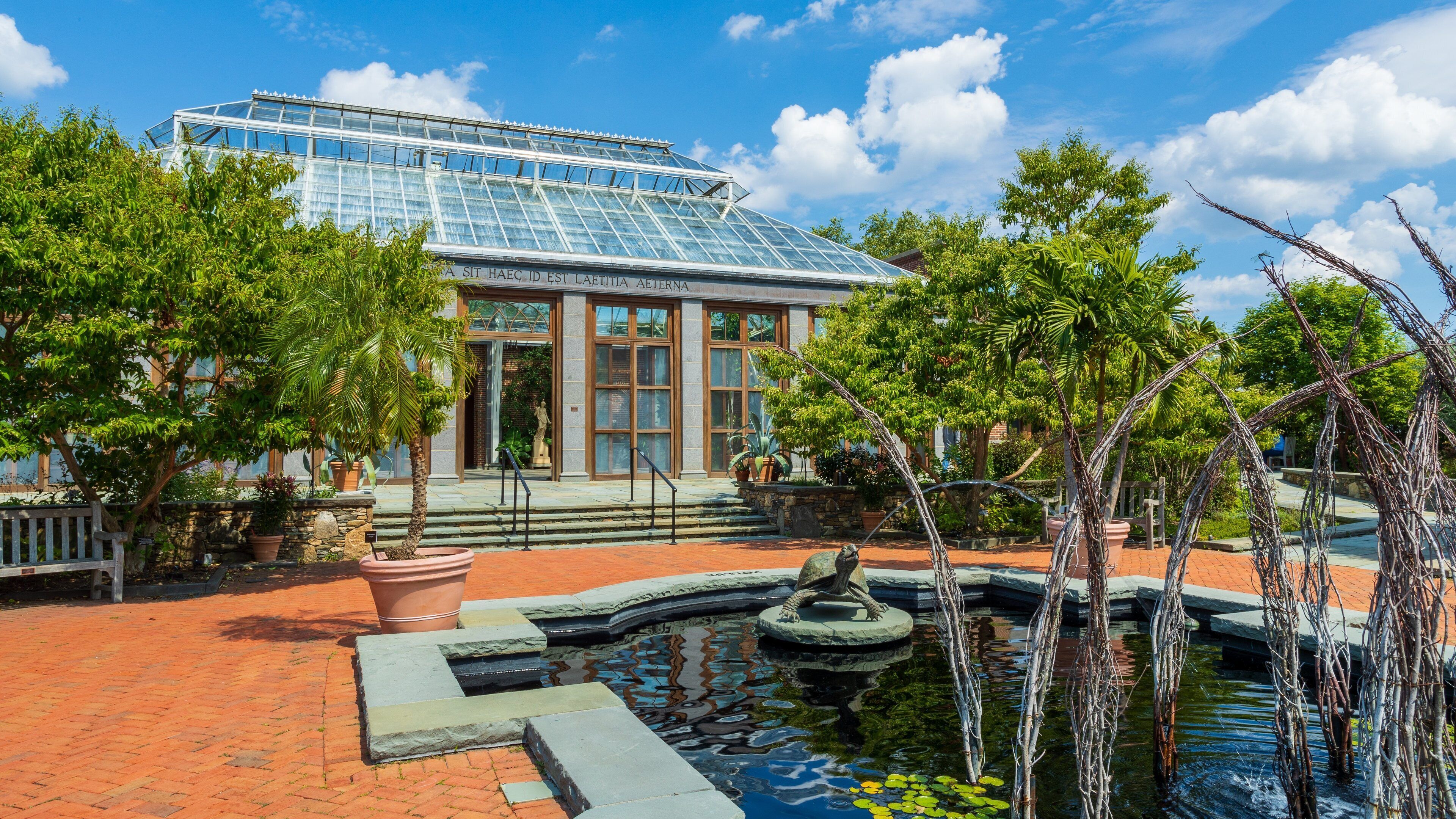 Tower Hill Botanic Garden featuring a fountain
