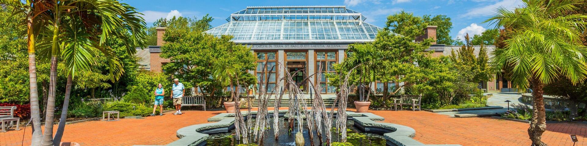 Tower Hill Botanic Garden showing a fountain