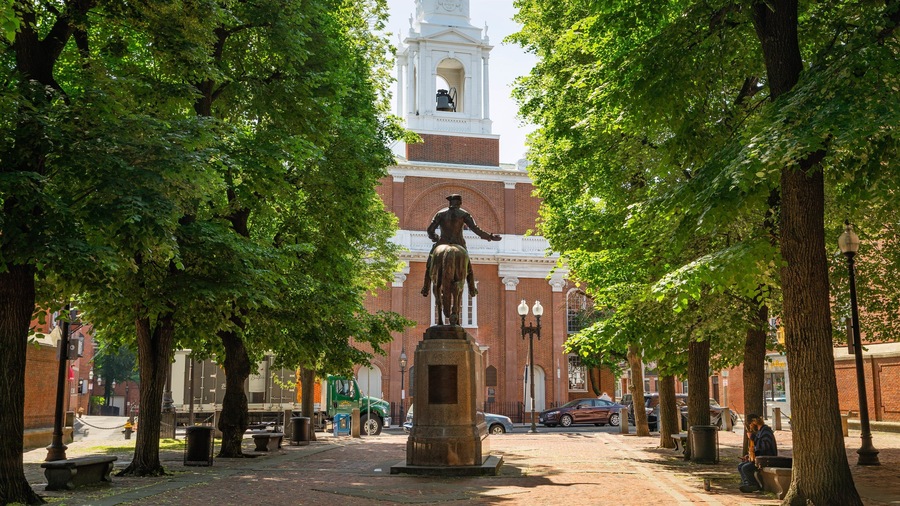 Statue of Paul Revere featuring a statue or sculpture