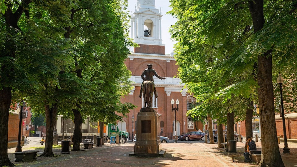 Statue of Paul Revere featuring a statue or sculpture