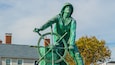 Fishermen\'s Memorial Monument showing a statue or sculpture