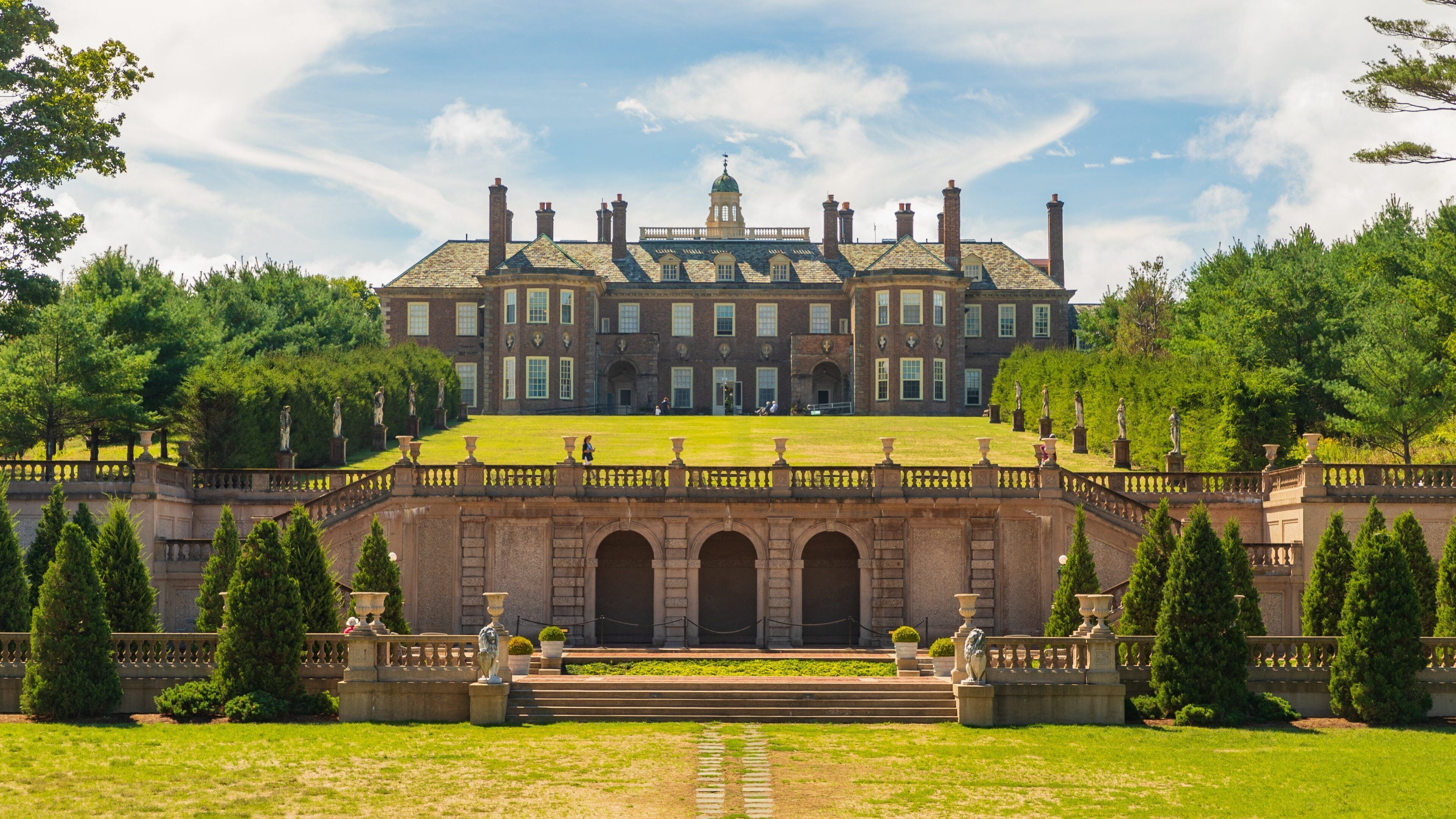 Castle Hill on the Crane Estate featuring heritage architecture and a house