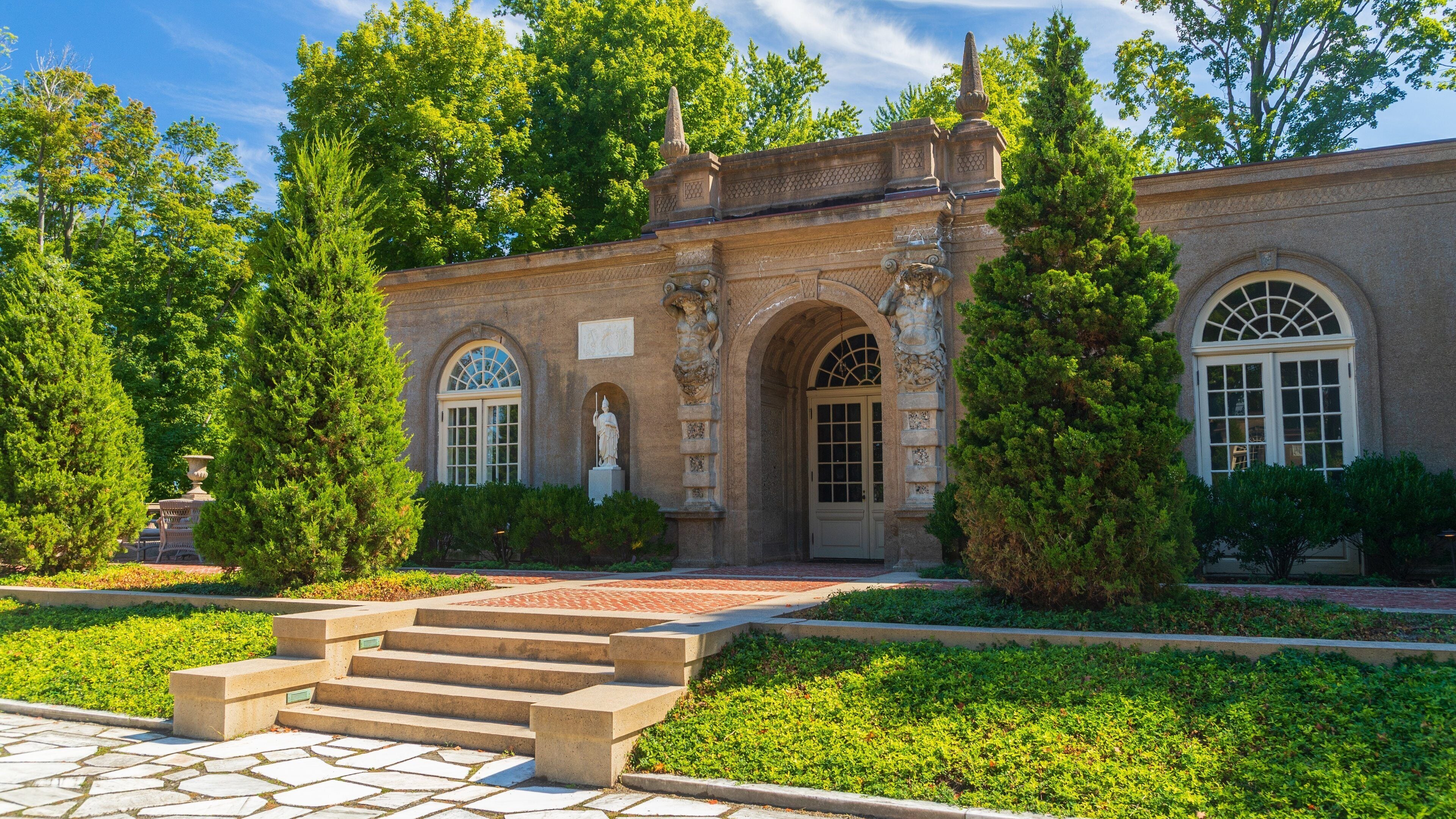 Castle Hill on the Crane Estate featuring heritage elements