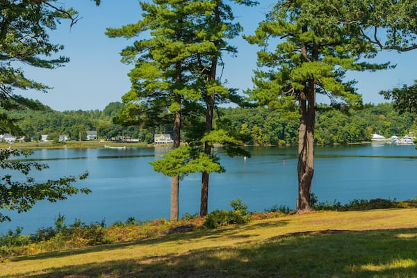 Maudslay State Park showing a lake or waterhole