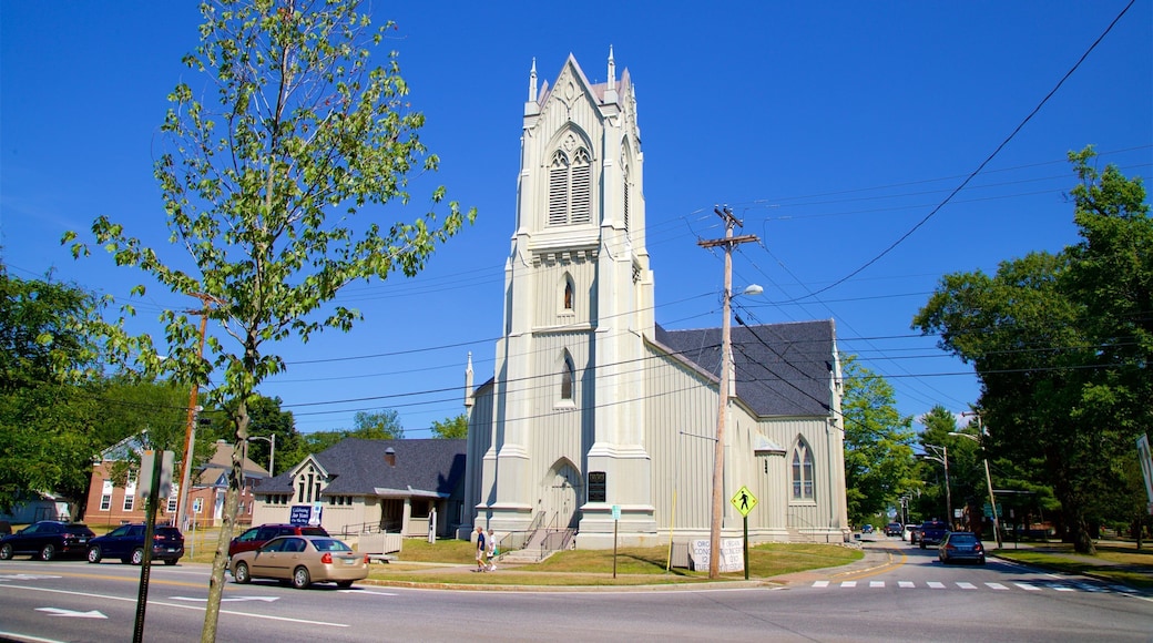 First Parish Church showing heritage architecture and a church or cathedral