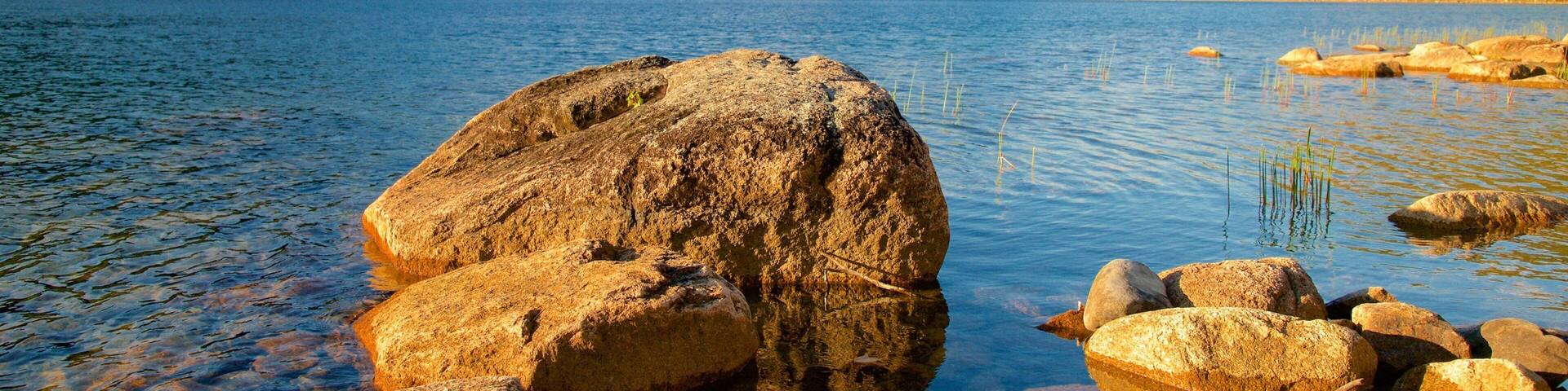 Bar Harbor showing a pond and landscape views