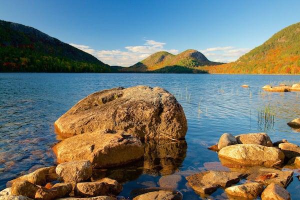 Bar Harbor showing a pond and landscape views