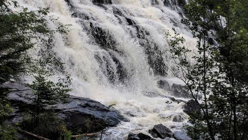 Beautiful falls with many opportunities for unique photos throughout the year.