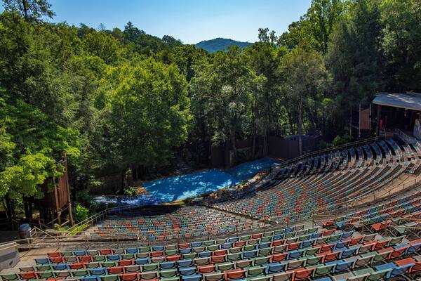 Cherokee_CherokeeMountainsideTheatre_553248621532668922_03