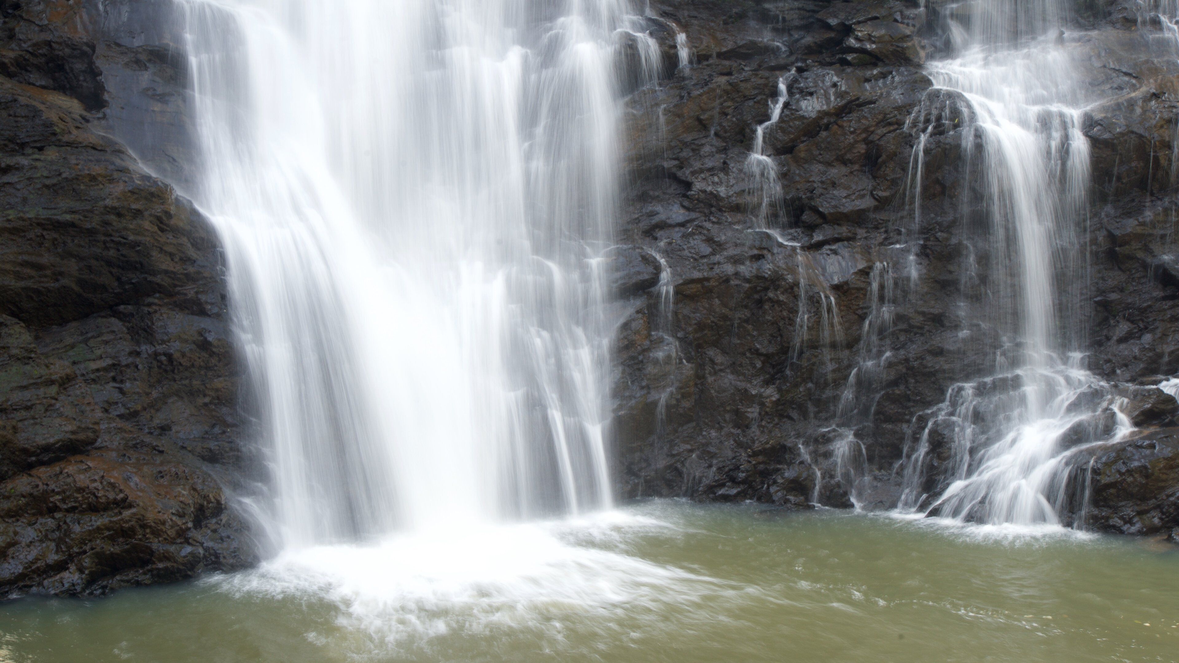Madikeri showing a lake or waterhole and a cascade