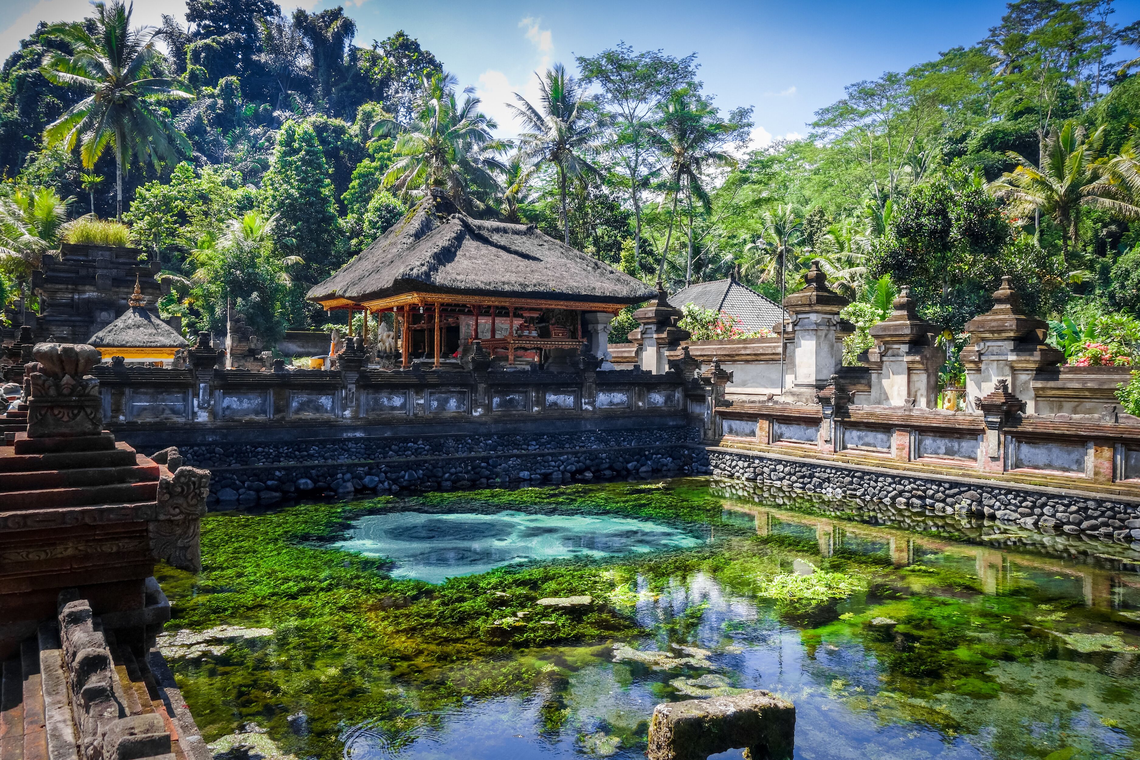 티르타 엠풀 사원