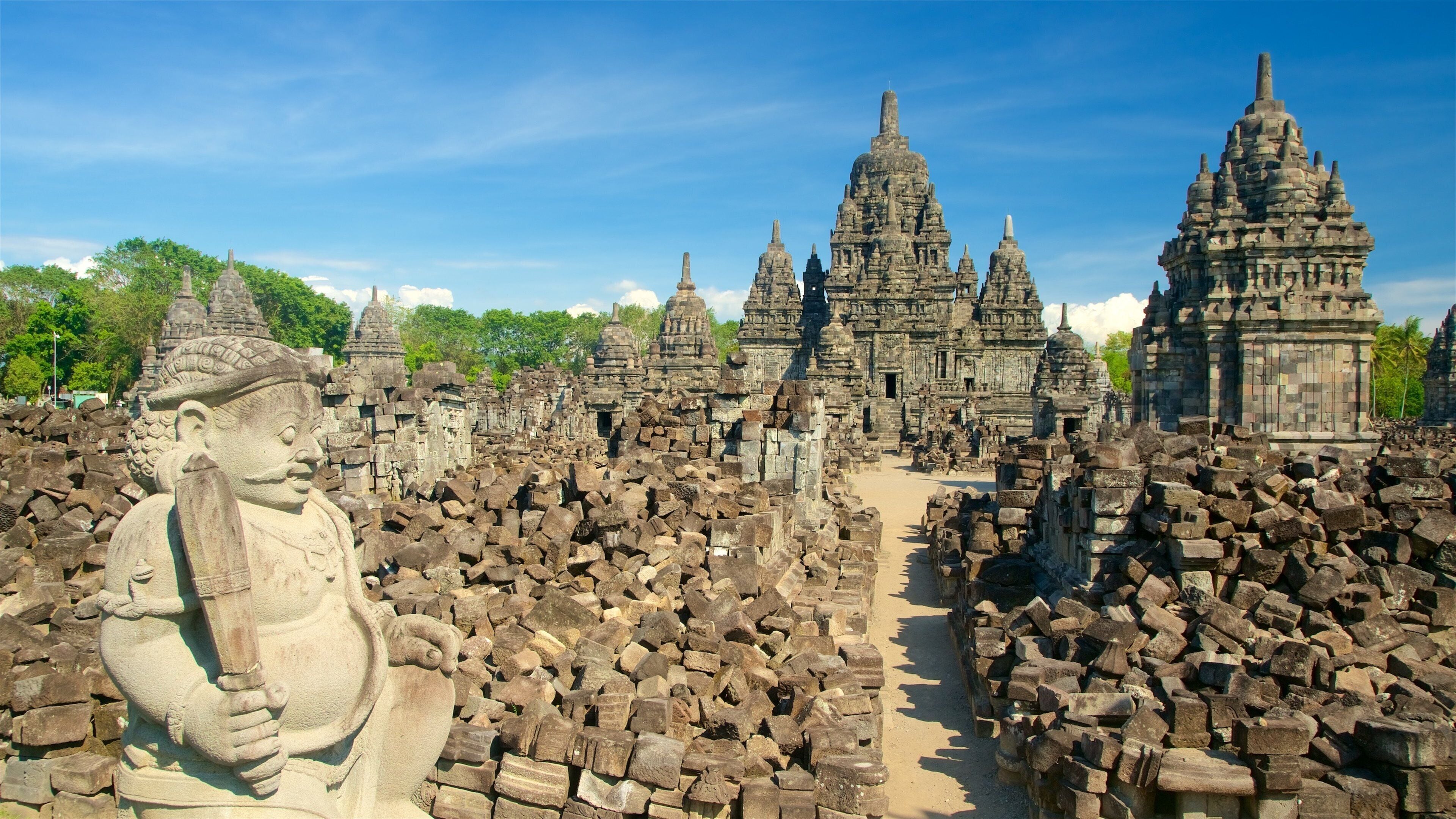 日惹 呈现出 建築遺址, 歷史建築 和 傳統元素