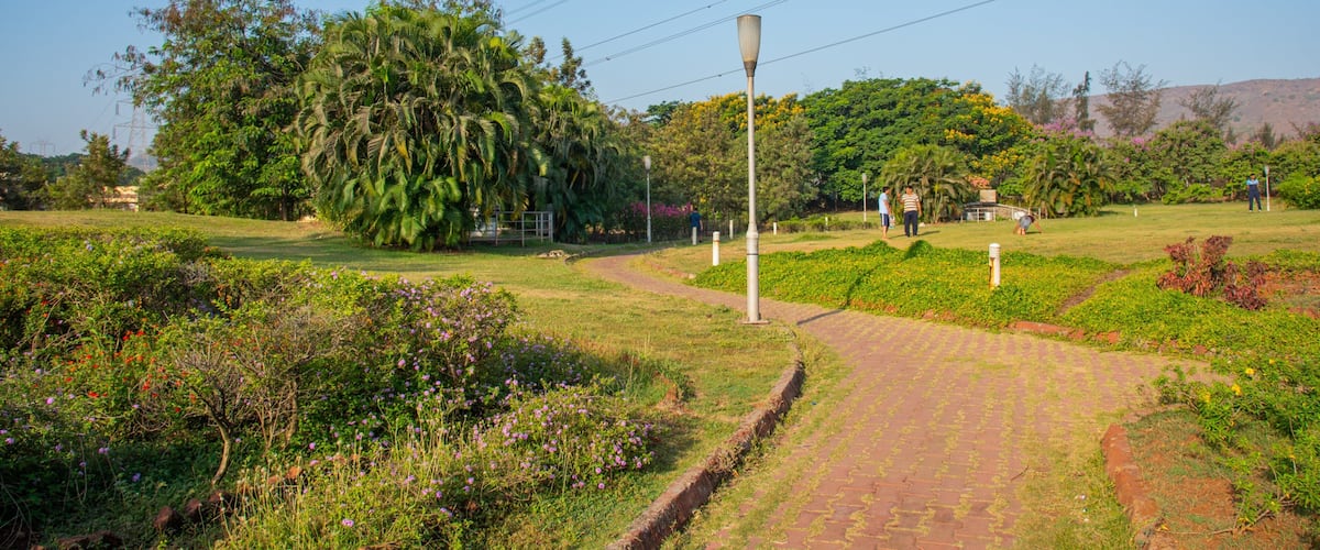 Central Park, Navi Mumbai showing a garden