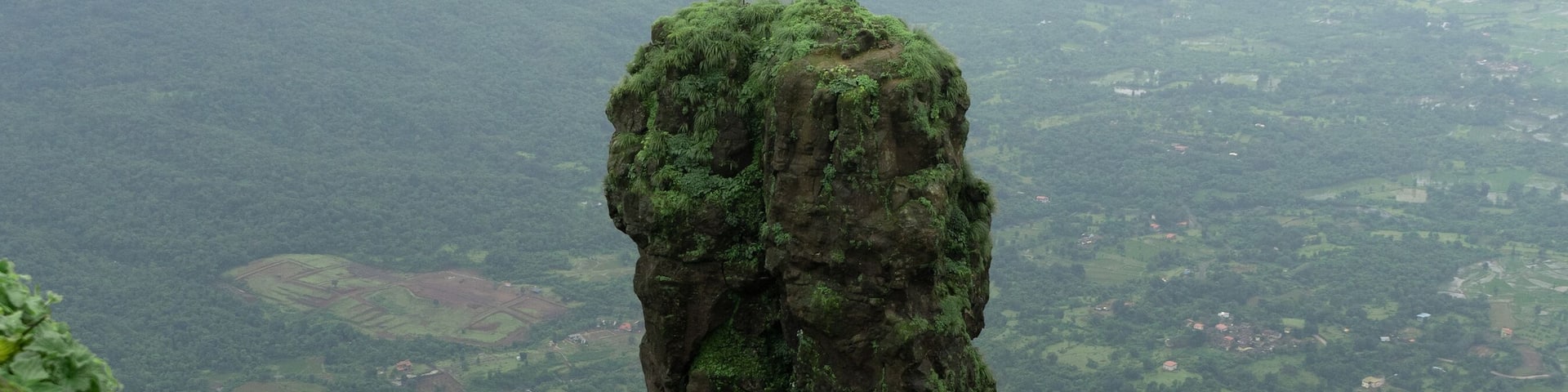 vanarlingi pinnacle, Jivdhan is a hill fortress situated near the Ghatghar in Junnar Taluka of Pune district in Maharashtra, India.
